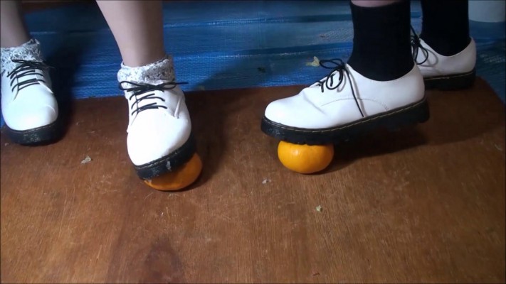 资讯|crush 两位日本小姐姐平底鞋脚下的食物盛宴 [9分43秒]