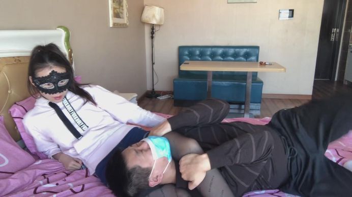 活力诗蔓 野蛮姐姐残酷腿绞欺负弟弟 [32分35秒]