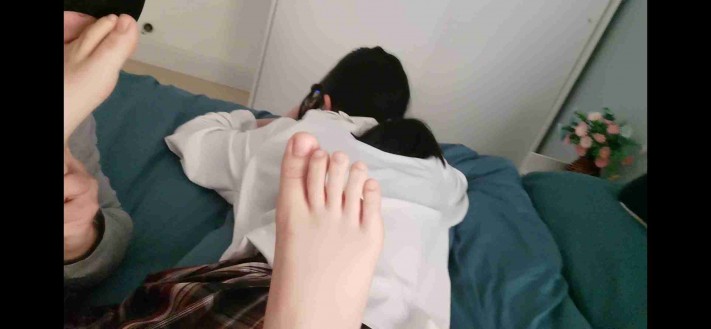 女王女主 舔jk小萝莉超嫩脚底 [30分19秒]