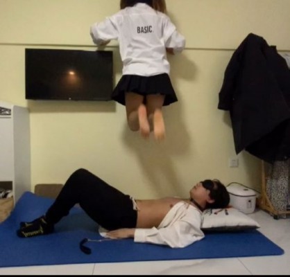 资讯|女王女主 00后主播小姐姐踩踏羞辱 [48分56秒]