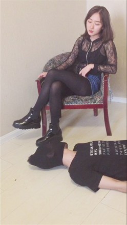 碎蛋娇娃 美丽女神盼盼  暴力惩罚瘦小猥琐男 [32分35秒]