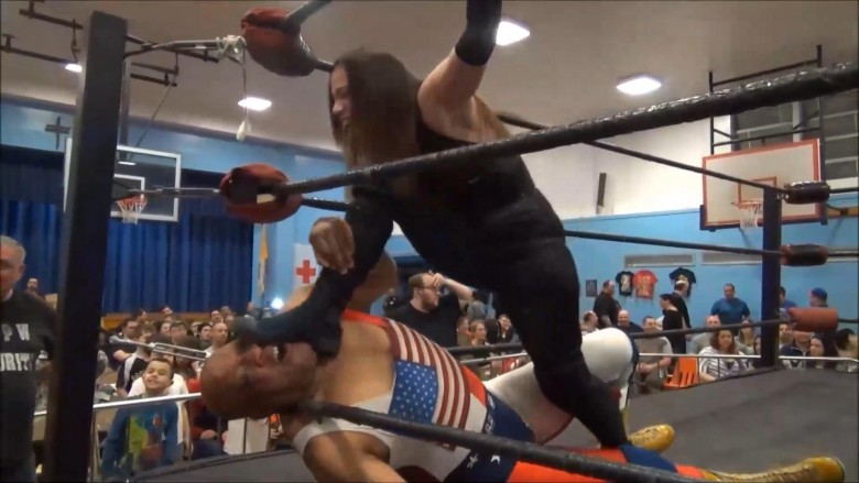 资讯|影视剧 猛料！公众人物，三届“美国先生”得主Atlas当众被美女踩脸猛跺羞辱！节目 [48分56秒]