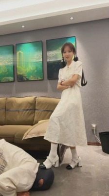 直播视频 《猴歌》腿绞坐脸窒息-皮鞋白袜踩 [48分56秒]