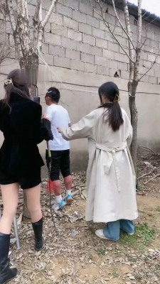 直播视频 《沅芷大人》双S-户外吊绑头发/长鞭抽哭贱狗《双视角版》 [35分40秒]