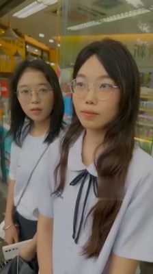 直播视频 《狗哥》真实开发路边素人-耳光/闻超臭白棉袜 [48分56秒]