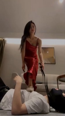 直播视频 《车模尹》重度鞭打/被主人按头强迫吃姨妈巾/头压马桶 [21分55秒]