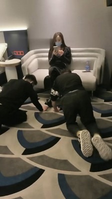 资讯|直播视频 《舞池大大》双奴磕头争宠求虐 [30分19秒]