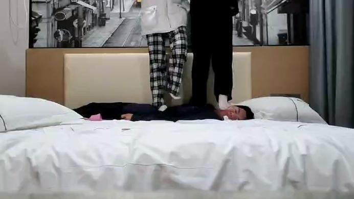 女王女主 小冷小小 双人白袜疯狂践踏 [48分56秒]