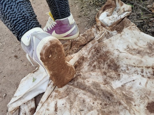 资讯|crush 《大美》户外泥地超脏鞋子踩白T-shirt [21分24秒]