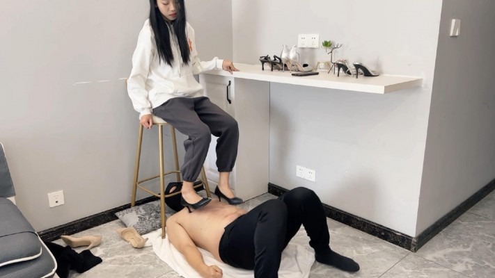 女王女主 全体重高跟鞋踩踏贱狗 [48分56秒]