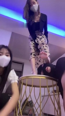 直播视频 《精神小妹》3学生S-深夜恋足/全体重踩脸 [48分56秒]