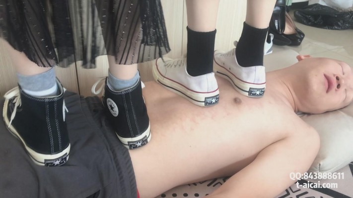 女王女主 《素人S》开发足浴店姐姐上门《双人匡威帆布鞋羞辱》 [48分56秒]