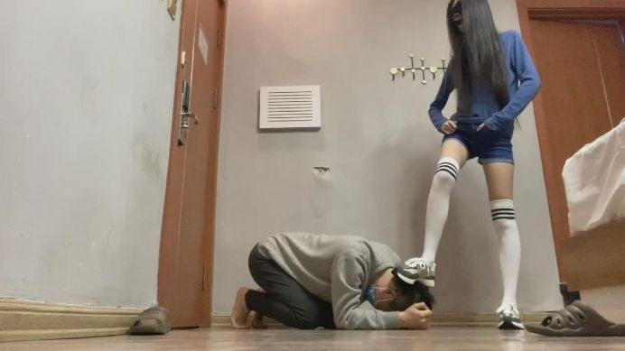 活力诗蔓 诗曼 活力美女房主超狠踢裆小男生 [17分26秒]