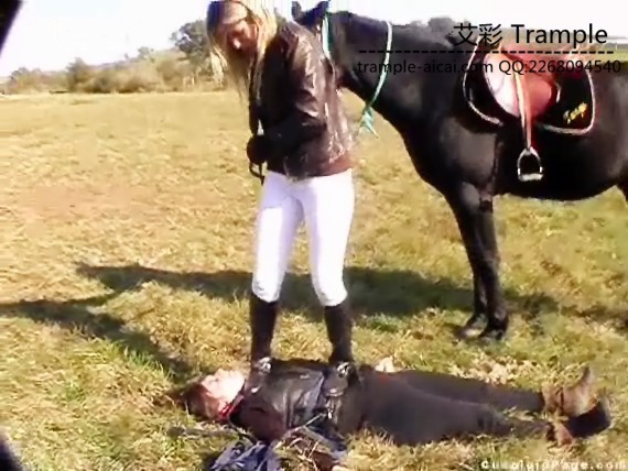 资讯|欧美调教 cucciolopage-438直接拉到野外爆踩舔沾满泥土的靴子丝袜 [48分56秒]