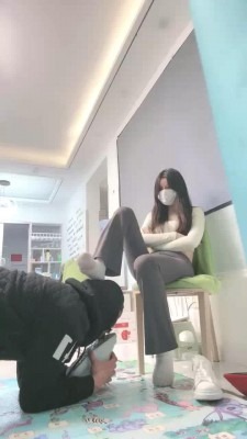 资讯|直播视频 《月影儿》瑜伽裤白袜调/全体重踩踏深喉 [48分56秒]