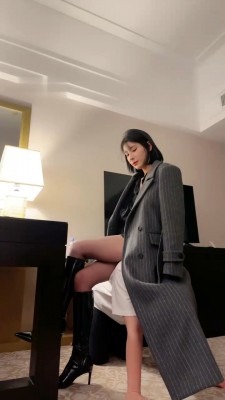 直播视频 《简一》长靴黑丝白领S-骑马/桌底舔脏鞋底/圣水淋浴/脚深喉 [48分56秒]
