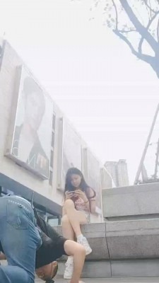 直播视频 《全能来福M》给路人美女跪拜会是什么反应《续集》 [35分40秒]