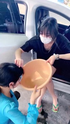 直播视频 《丹祖宗》户外-服务区玩母畜-小白鞋白袜脏鞋底-吃袜子 [48分56秒]