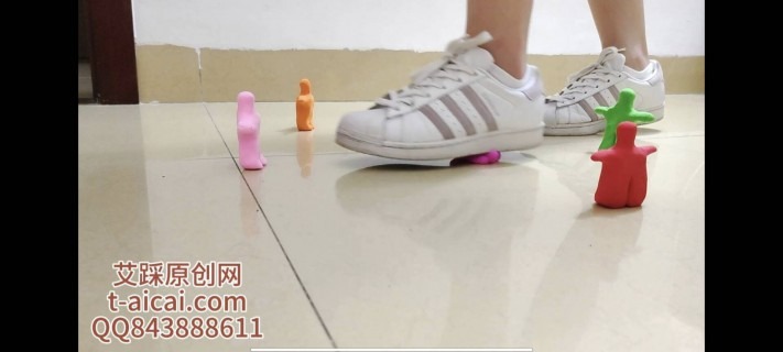 crush 纯儿两双鞋子踩泥人 [21分24秒]