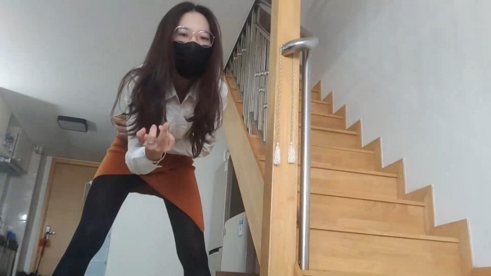 鱼爹归宿 广州小鱼大人粤语黑丝第一视角羞辱贱嗨舔鞋钻胯 [9分46秒]
