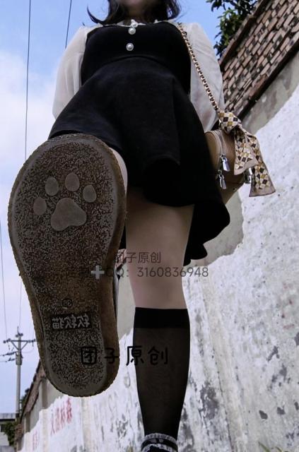 crush 运动服暴踩大金鱼 [8分14秒]