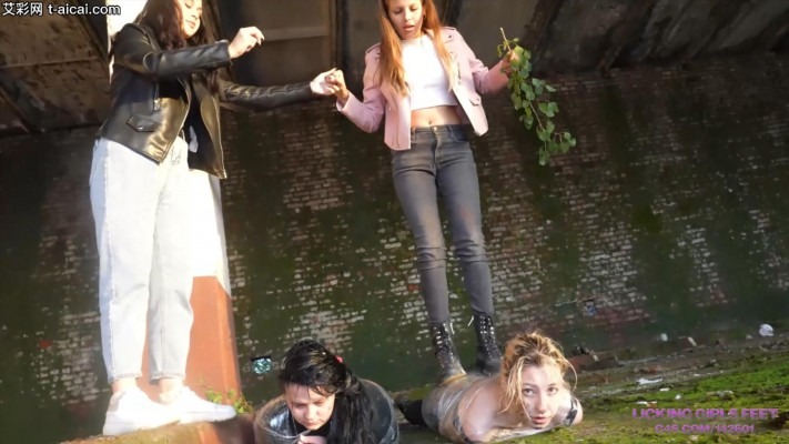 欧美调教 LGF女女-高能！双女奴被绑起来扔到泥地里像虫子一样在地上蠕动吃脏泥喝浓痰！ [35分22秒]