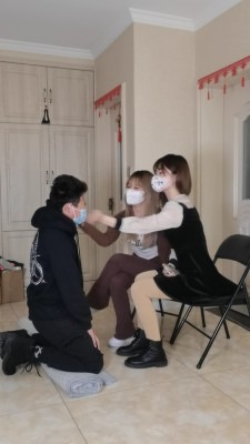 资讯|女王女主 双女神模特踢裆耳光闻脚 [48分56秒]