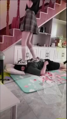 女王女主 主人的人体跳舞毯 加鞋底清洁器。 [48分56秒]