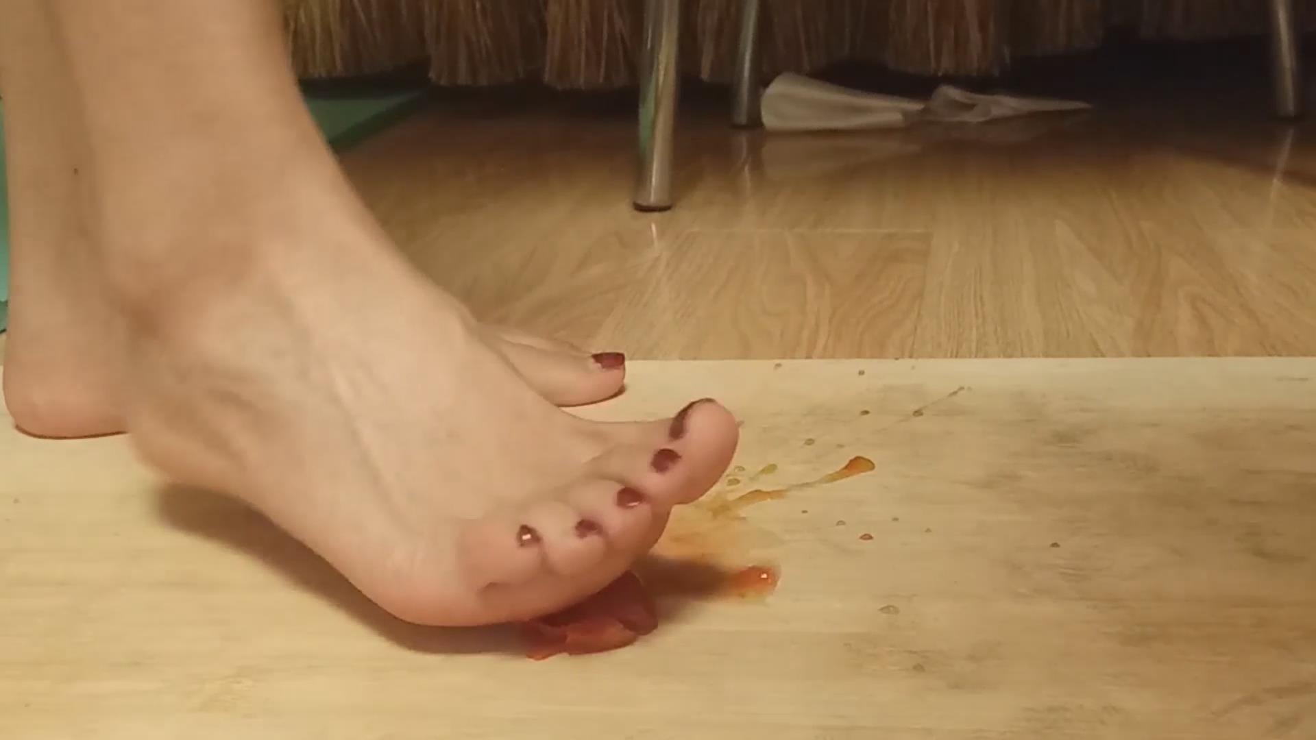 资讯|crush 女巨人虐踩蚁族小人！剧情丰富！美足踩踏虐辱 [48分56秒]