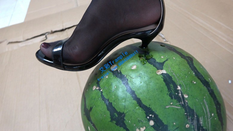 资讯|冷柔原创 《冷柔》高跟鞋跟踩烂大西瓜 [9分43秒]