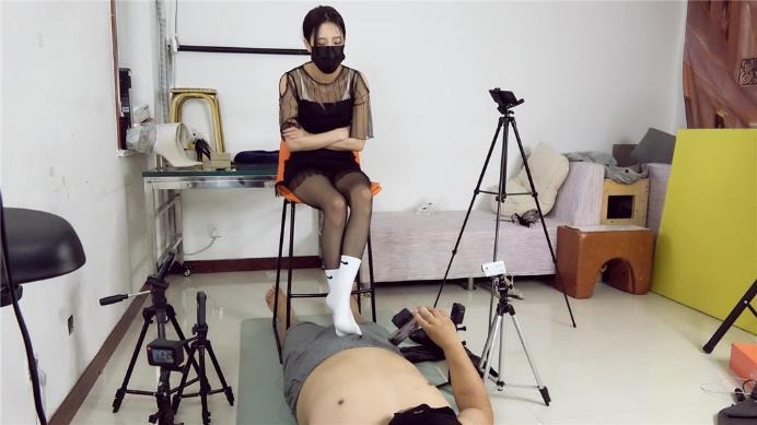 婧児小主 LCT412k 晓G皮靴踩头酸臭白棉袜捂脸窒息黑丝电气踩吐裸足终结全语言跟随双视 [48分56秒]