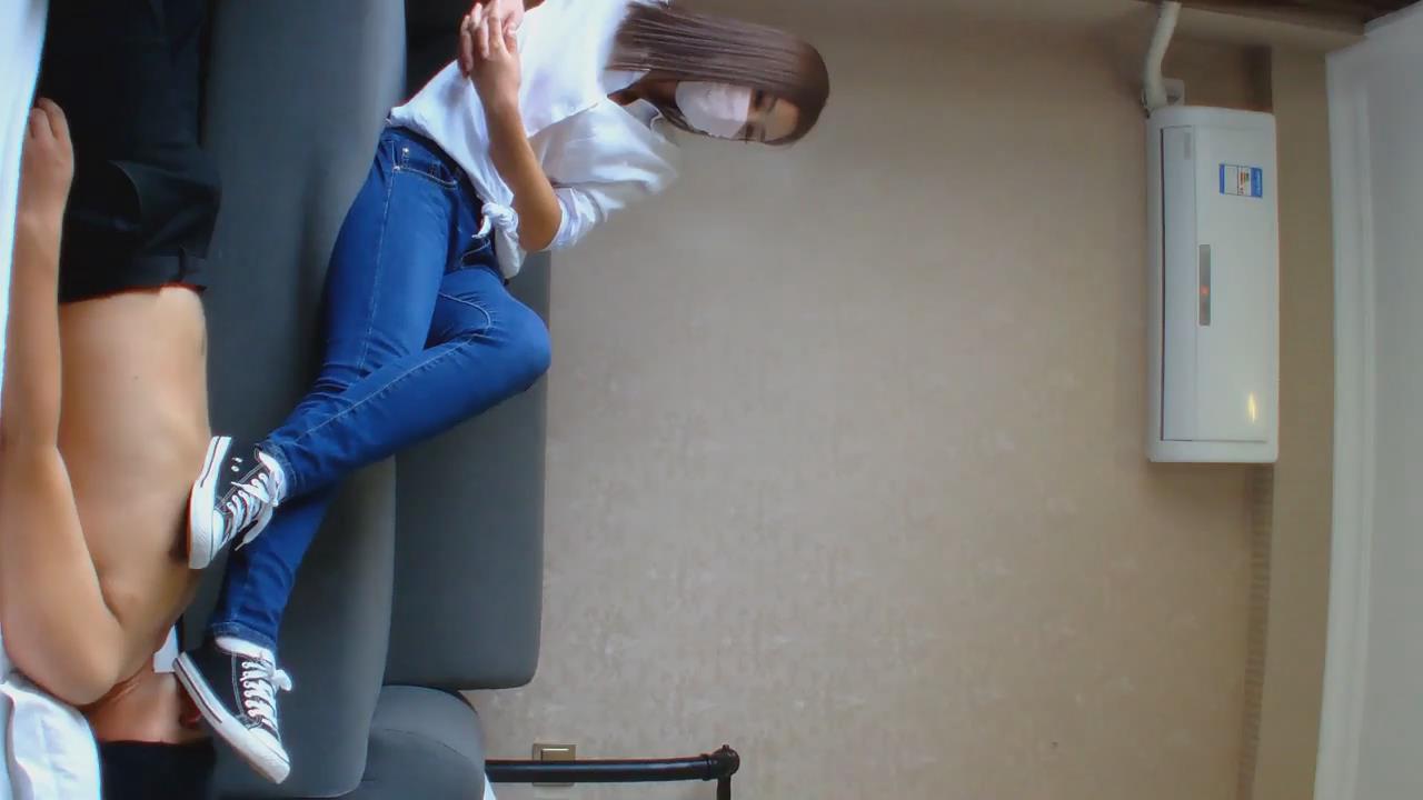 资讯|女王女主 可爱校园美女小帆布鞋白棉袜美脚踢踩贱男友 [17分26秒]