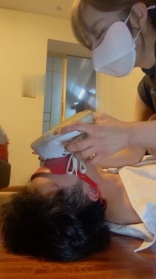 直播视频 《不知名》原味白袜脚踩虐/坐脸窒息/掐脖/强制闻鞋窝 [32分35秒]