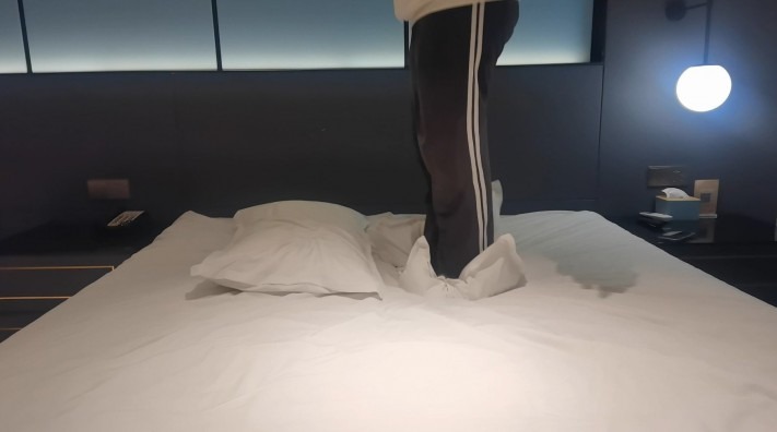 资讯|crush 小棋踢踩跳跺枕头 [21分24秒]