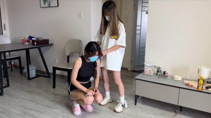 女王女主 《208宿舍》女m剧情：花钱求女高中生玩弄的下贱女孩 [48分56秒]