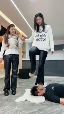 直播视频 《麋鹿银儿》新素人系列-踩头脸/踢裆骑马 [48分56秒]