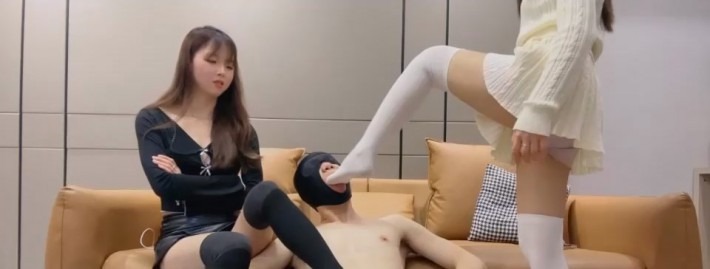 直播视频 《狗哥》双S-黑白及膝袜诱惑/坐脸窒息/踩踏 [48分56秒]
