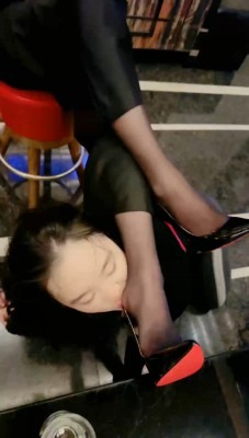 直播视频 《温莎》母畜-白领S歌厅暴力惩罚女员工 [30分19秒]
