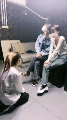 直播视频 《十三妹》闺蜜跪下说想做狗 [30分19秒]