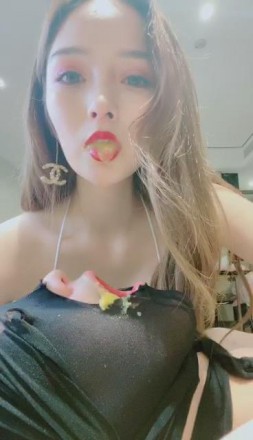 直播视频 《一诺大小姐》水果口水强制喂食羞辱(重口慎入) [48分56秒]
