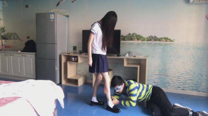 活力诗蔓 JK小皮鞋少女的美腿遭遇 [17分26秒]
