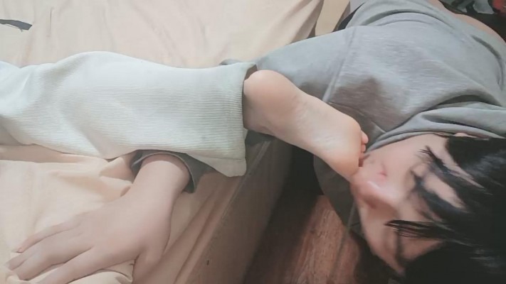 资讯|直播视频 《奶味小仙女》素人小姐姐白袜脚裸足恋足调 [30分19秒]