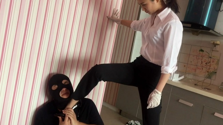 碎蛋娇娃 〖碎蛋娇娃〗女医生冷艳调教 [48分56秒]