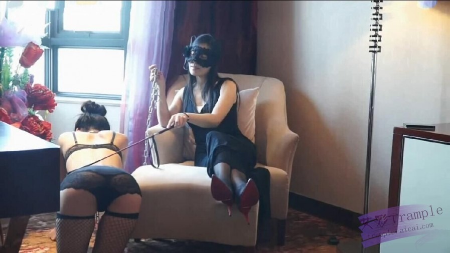 女王女主 高贵的女人主人跟卑微的女奴 [35分22秒]