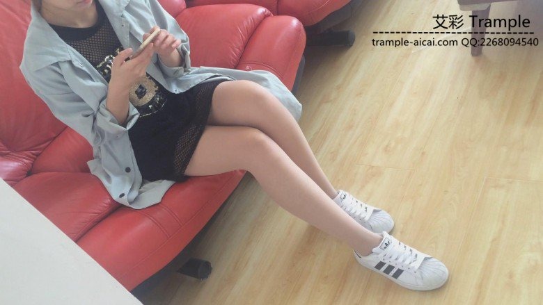 女王女主 《年度剧情》女大学生求职却糟男子偷拍，全程全身踩踏！ [17分26秒]
