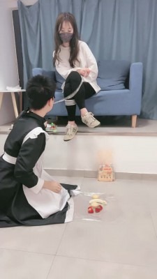 直播视频 《晚晚》运动鞋踩踏喂食/喝洗脚水 [48分56秒]