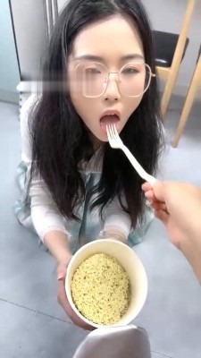 直播视频 《橙宝》母畜-强制开口器/灌圣水/掐脸/品尝高跟/圣水泡面 [30分19秒]