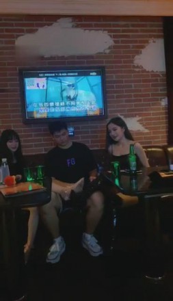 直播视频 一诺大小姐樱桃小S双女王KTV强制开发素人服务员全程暴揍 [48分56秒]