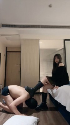 直播视频 《黑兔》嘴叼白袜发骚-赏赐圣水-长靴踩 [9分48秒]