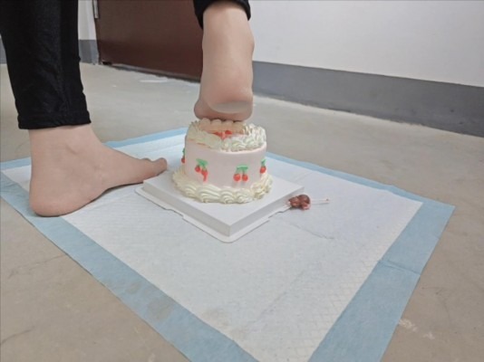 资讯|crush 脏脚踩蛋糕 [21分34秒]